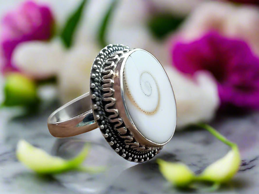 REBUY Metal Gomti Chakra Ring For Men & Women | Natural Round Shape Design Premium Quality Stylish Modern Adjustable Boho Shell Rings Oxidised Metal Finish| |Enhances Communication, Business Growth & Positivity Pack Of 1